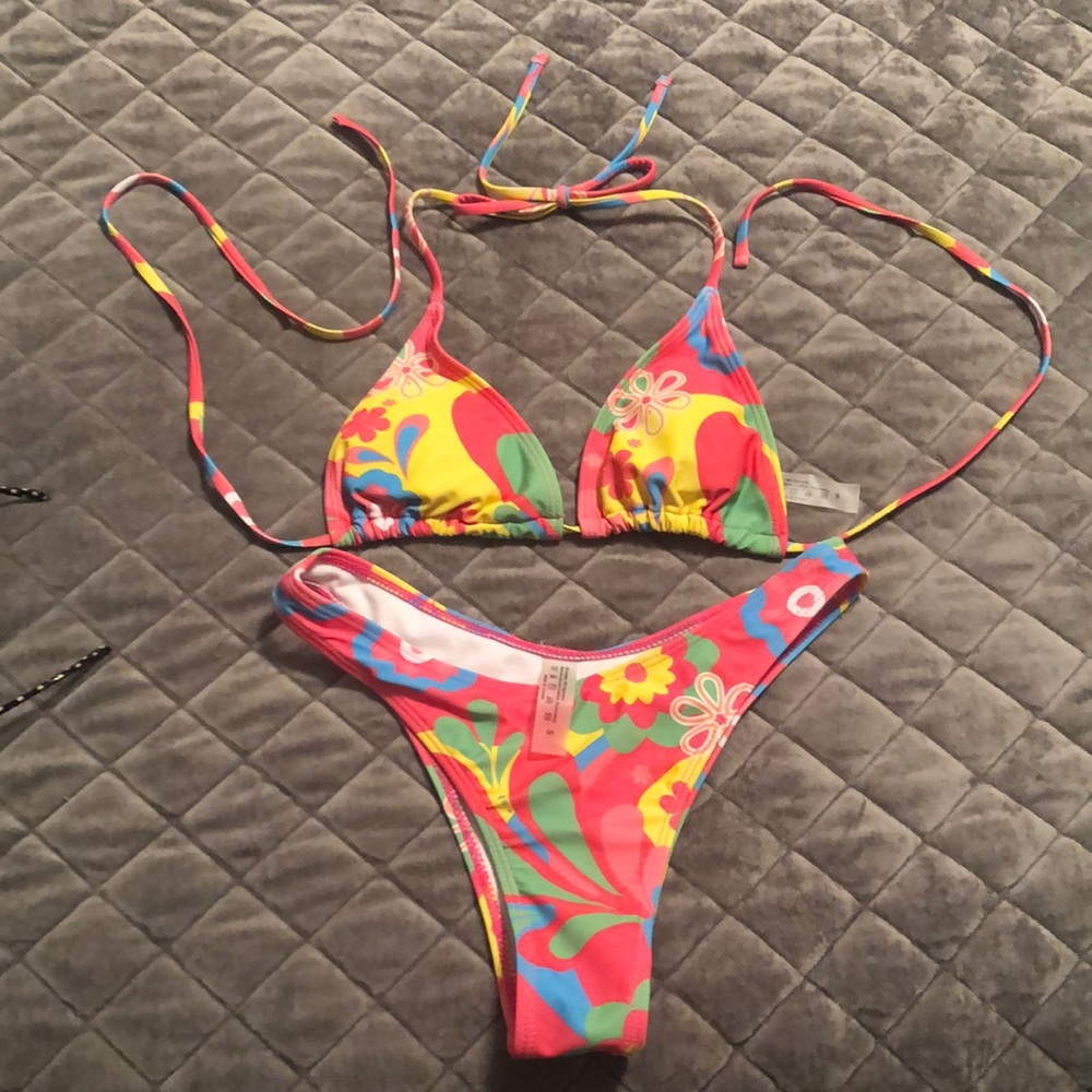 Shein bikini size small. Groovy pattern